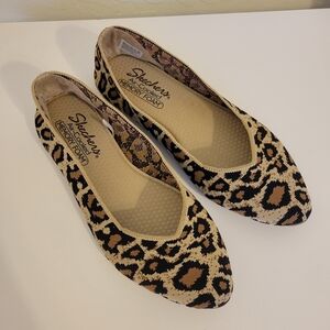 NWOT Skechers Women's Leopard Print Stretchy Flats Size 8.5